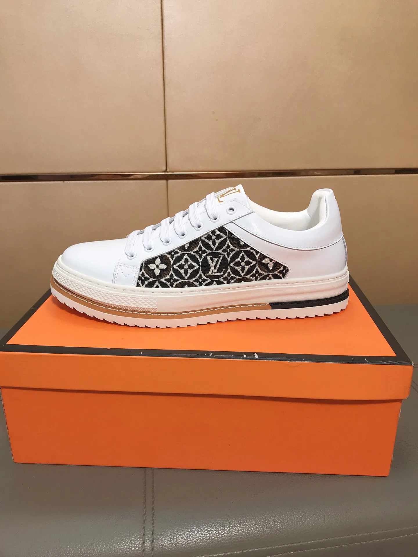 Ex-factory price 400 🆕🆕🔆🔆Hot-selling [Louis Vuitton] LV🔝new Korean style casual men's shoes, high-end brand, the upper is made of Italian cowhide stitching printed fabrics and sheepskin feet🔥, making walking more convenient and comfortable! Amazing work [color]! Create a fashionable personality to set off your uniqueness! A must-have for trendy men! Classic🔥Size: 38-44